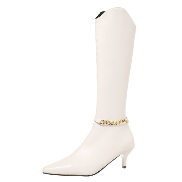 Stílusos női csizma hegyes modell fémlánccal