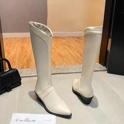 Aktuális női csizma hegyes sarkú modell