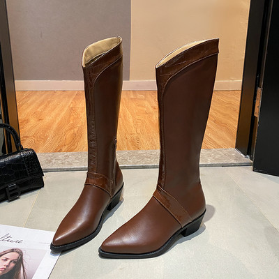 Aktuális női csizma hegyes sarkú modell