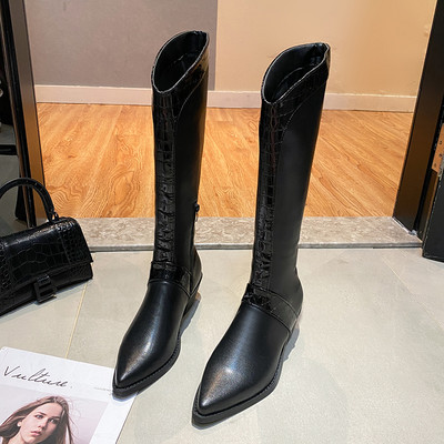 Aktuális női csizma hegyes sarkú modell