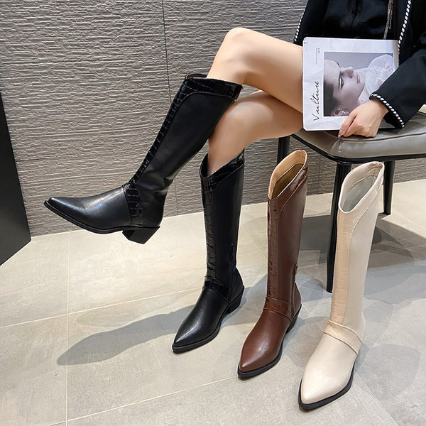 Aktuális női csizma hegyes sarkú modell