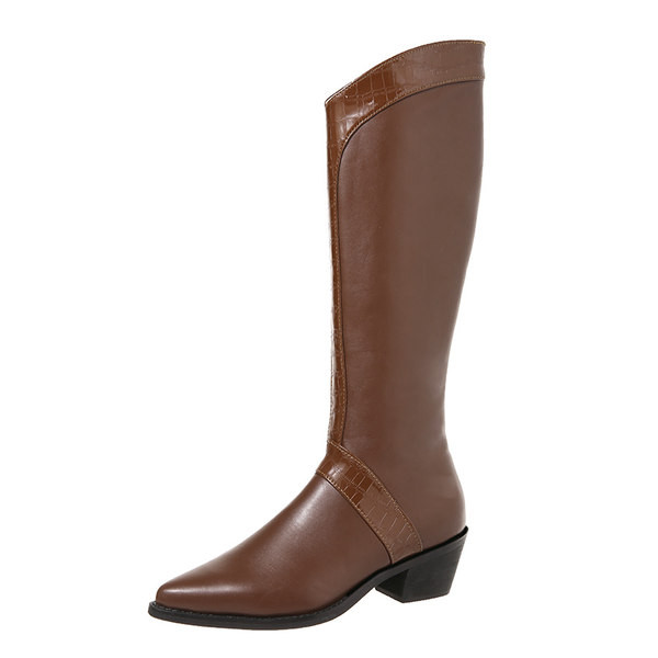 Aktuális női csizma hegyes sarkú modell