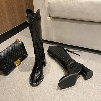 Női csizma 7 cm magas sarokkal, cipzárral