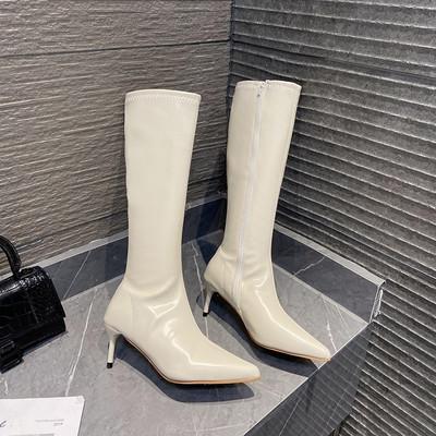 Stílusos női csizma hegyes modell vékony sarokkal