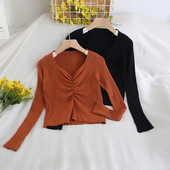 Lezser blúz hosszú ujjal és spitz nyakkivágással