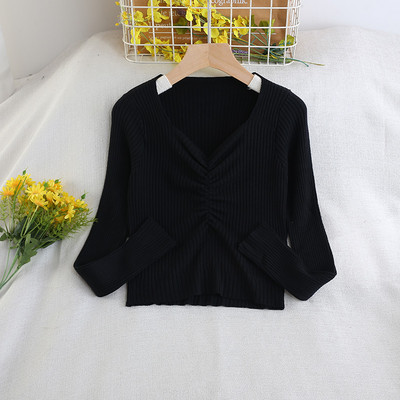 Lezser blúz hosszú ujjal és spitz nyakkivágással