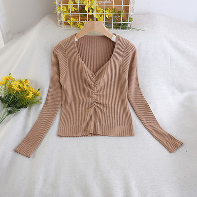 Lezser blúz hosszú ujjal és spitz nyakkivágással