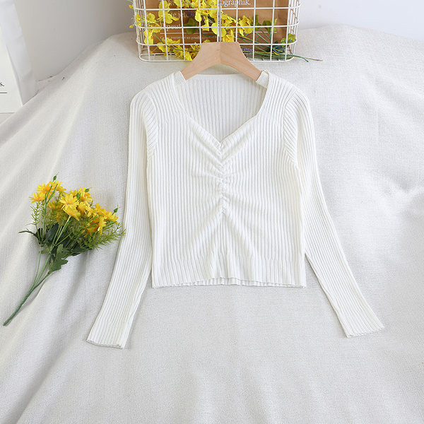 Lezser blúz hosszú ujjal és spitz nyakkivágással