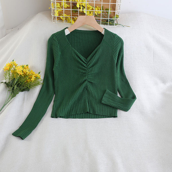 Lezser blúz hosszú ujjal és spitz nyakkivágással