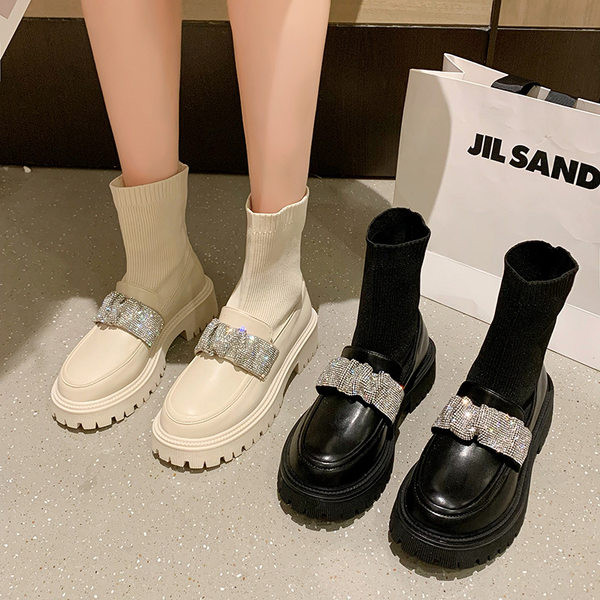 Női zoknis csizma díszkövekkel