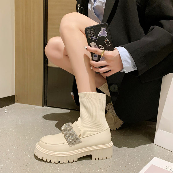 Női zoknis csizma díszkövekkel