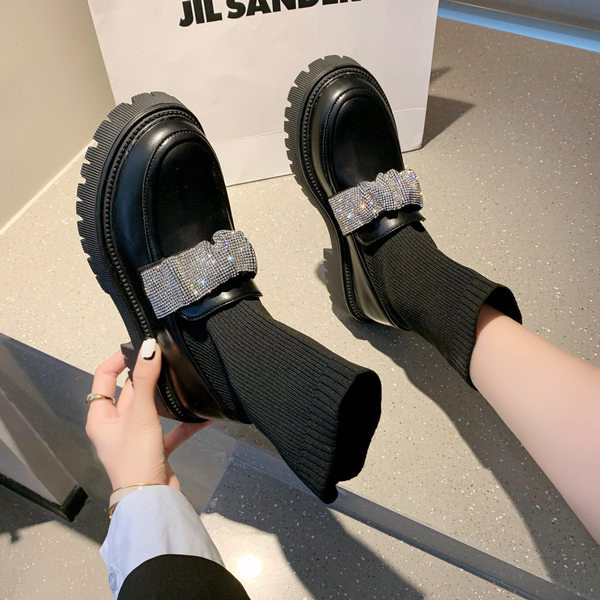 Női zoknis csizma díszkövekkel