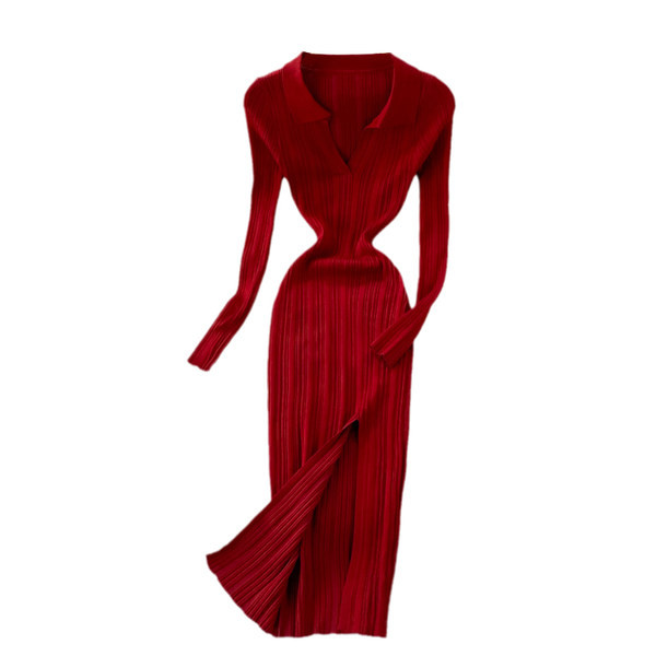 Moodne naiste liibuv kleit lõhiku ja spitsikaelusega