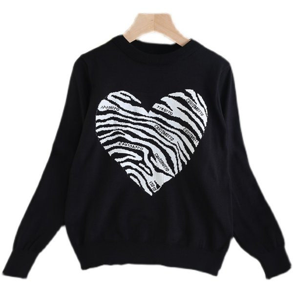 Női blúz kerek nyakkivágással és szívmintás