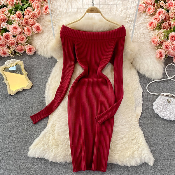 Modern női ruha csupasz váll és hosszú ujjú