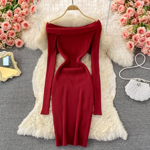 Modern női ruha csupasz váll és hosszú ujjú