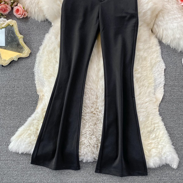 Női fekete nadrág gombokkal és díszítéssel