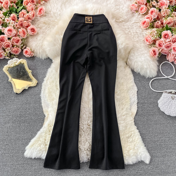 Női fekete nadrág gombokkal és díszítéssel