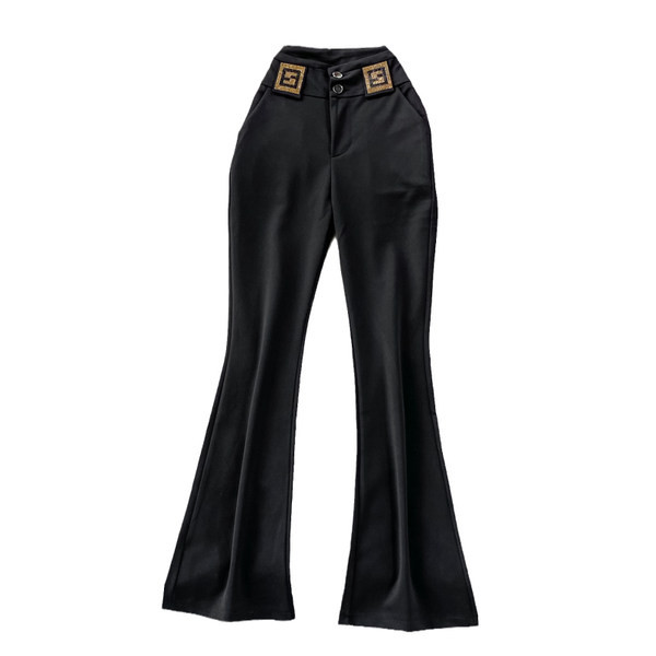 Női fekete nadrág gombokkal és díszítéssel