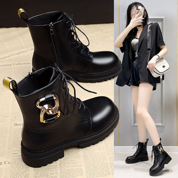 Női téli csizma fűzővel és fém elemmel