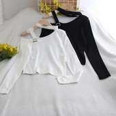 Rövid női blúz csatos és hosszú ujjú