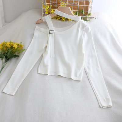 Rövid női blúz csatos és hosszú ujjú