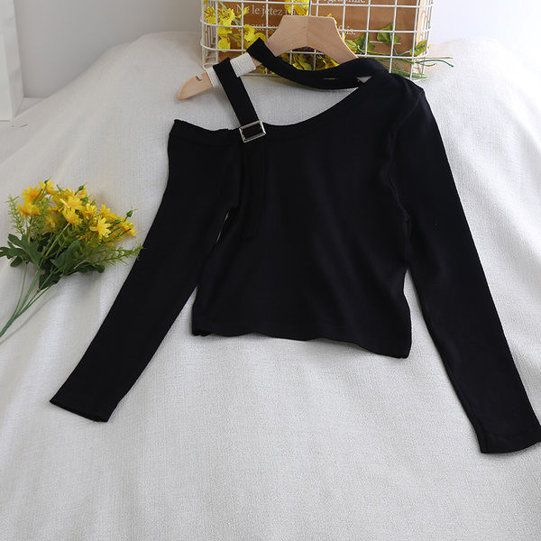 Rövid női blúz csatos és hosszú ujjú