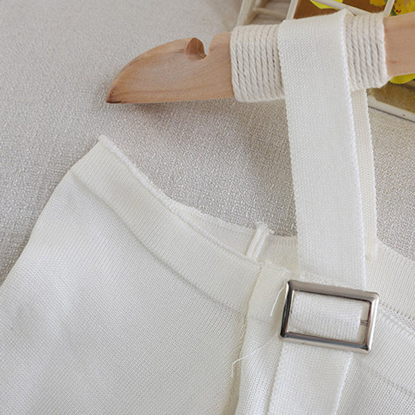 Rövid női blúz csatos és hosszú ujjú