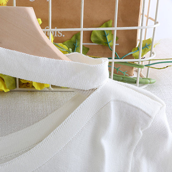 Rövid női blúz csatos és hosszú ujjú