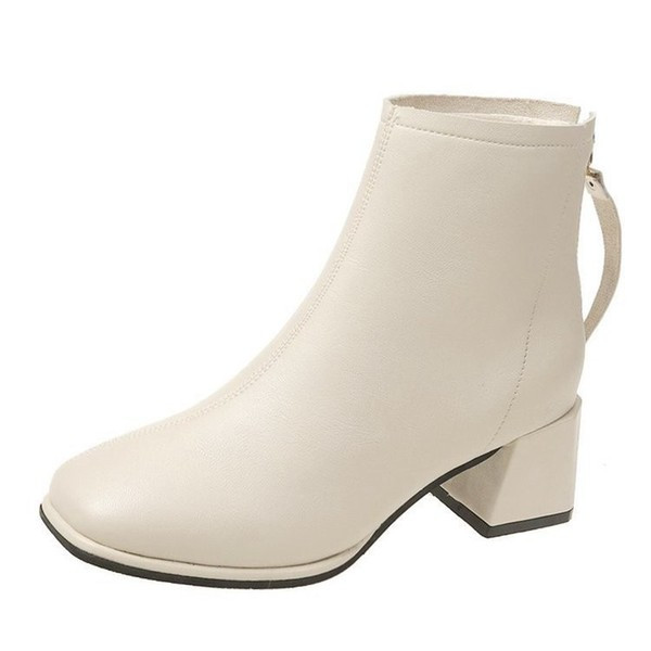 Női csizma szögletes sarokkal és cipzárral