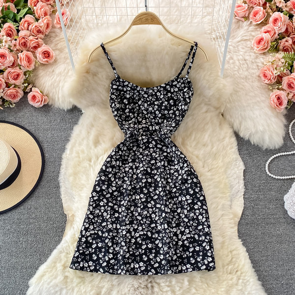 Ženska moderna kratka haljina na tanke naramenice