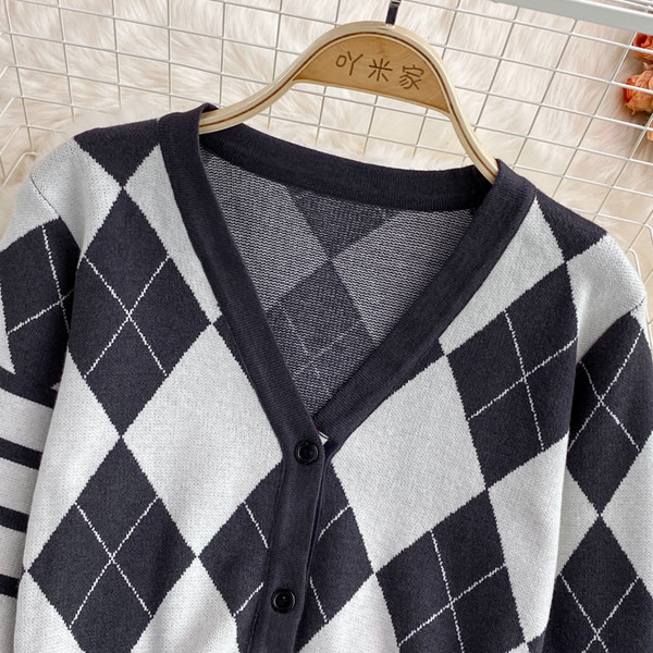 Női alkalmi mellény spitz nyakkivágással és fekete gombokkal