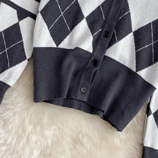 Női alkalmi mellény spitz nyakkivágással és fekete gombokkal