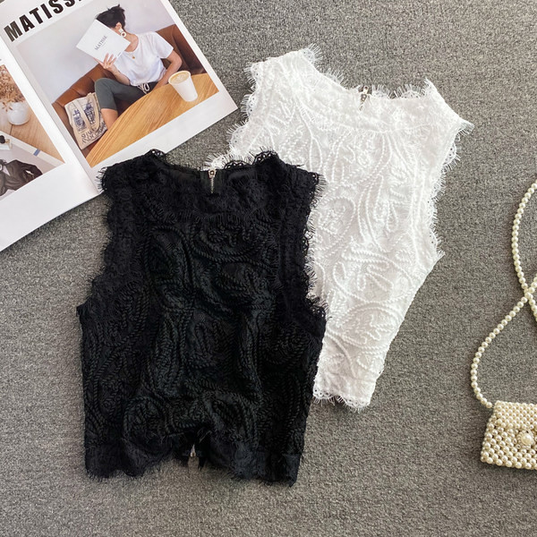 Modern női felső, hímzéssel és cipzárral a hátán