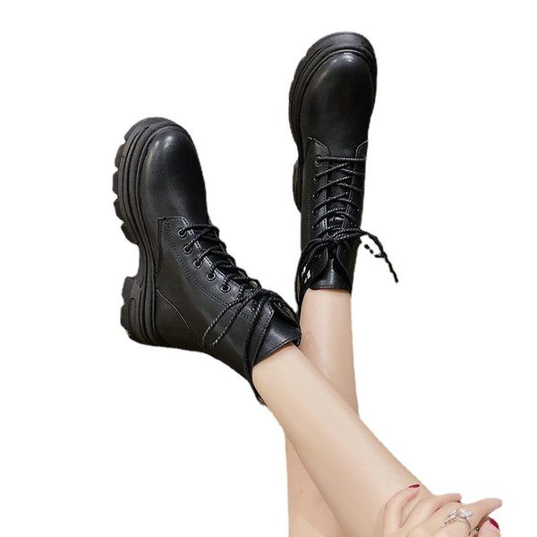 Női bőrcsizma fűzővel és felirattal