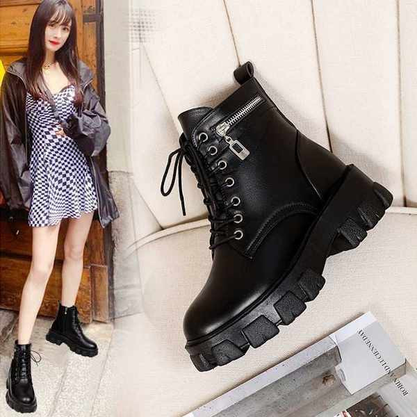 Μοντέρνες μπότες με τραχιά σόλα με φερμουάρ και κορδόνια για γυναίκες
