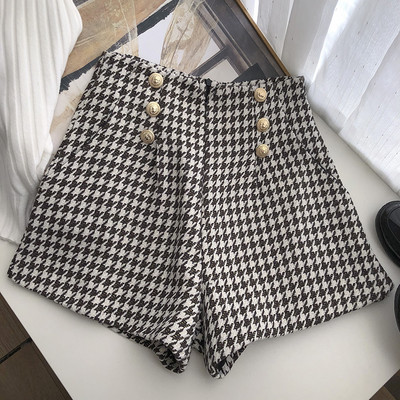 Női rövidnadrág magas derékkal és gombokkal