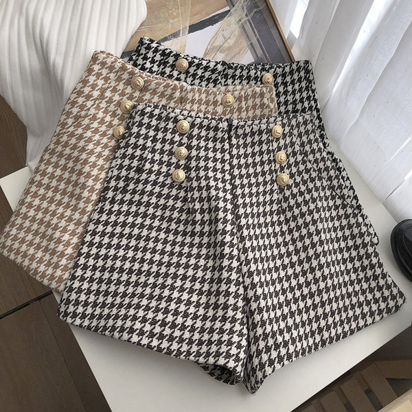 Női rövidnadrág magas derékkal és gombokkal