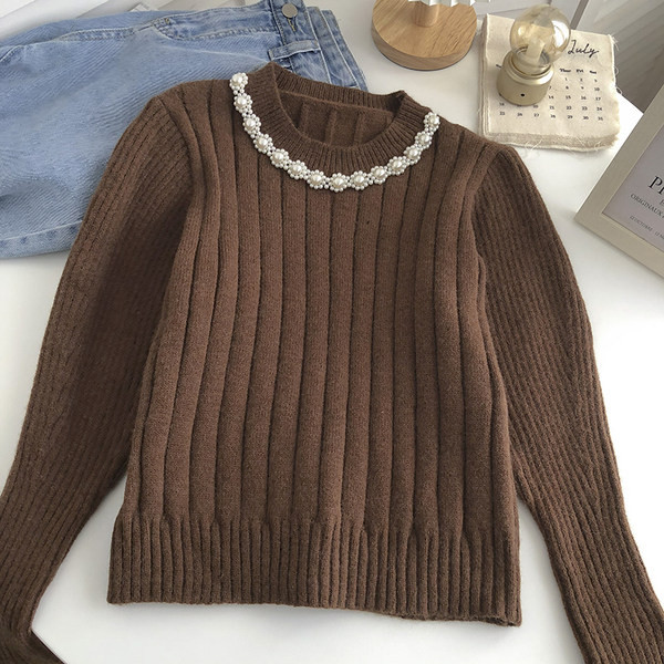 Női pulóver gyöngypánttal