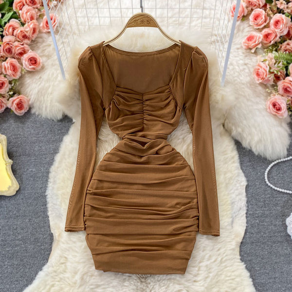 Női alkalmi ruha négyzet alakú nyakkivágással és hosszú ujjakkal