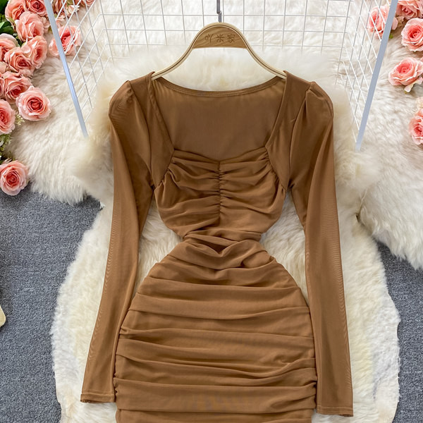 Női alkalmi ruha négyzet alakú nyakkivágással és hosszú ujjakkal