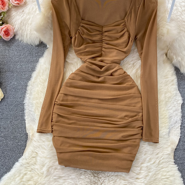 Női alkalmi ruha négyzet alakú nyakkivágással és hosszú ujjakkal