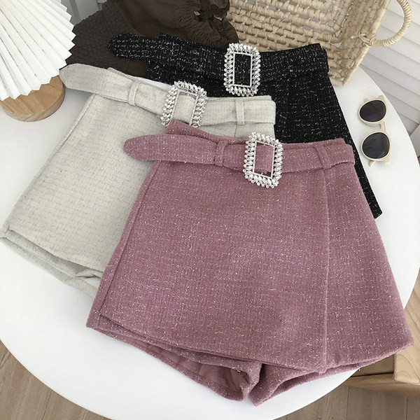 Naiste lühikesed püksid lukuga vööl - seeliku tüüpi