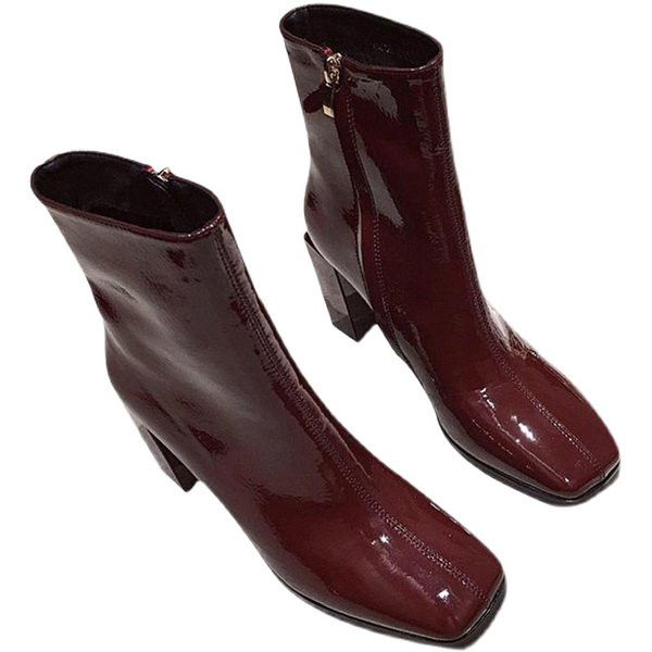 Stílusos női lakkcsizma cipzárral és magassarkúval