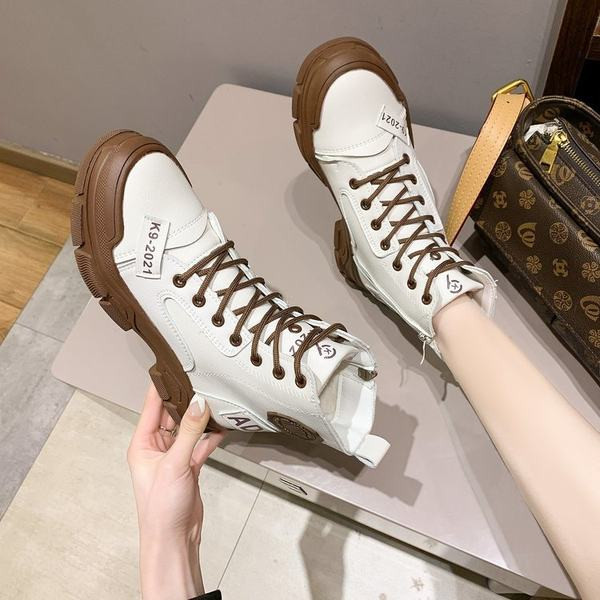 Uus mudel naiste paelte ja embleemidega saapad