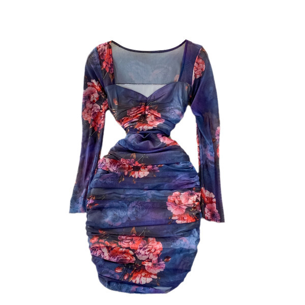 Női testhezálló ruha virágokkal és szögletes nyakkivágással