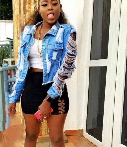 Női aktuális farmerdzseki szakadt motívumokkal, hosszú ujjú