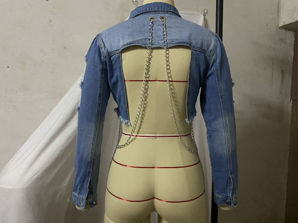 Női aktuális rövid farmerdzseki fém elemekkel