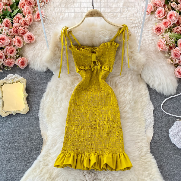 Női ruha rugalmas derékkal és vékony pántokkal