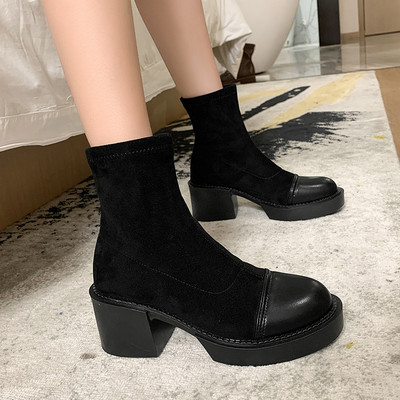 Női csizma szögletes sarkú lekerekített modellel